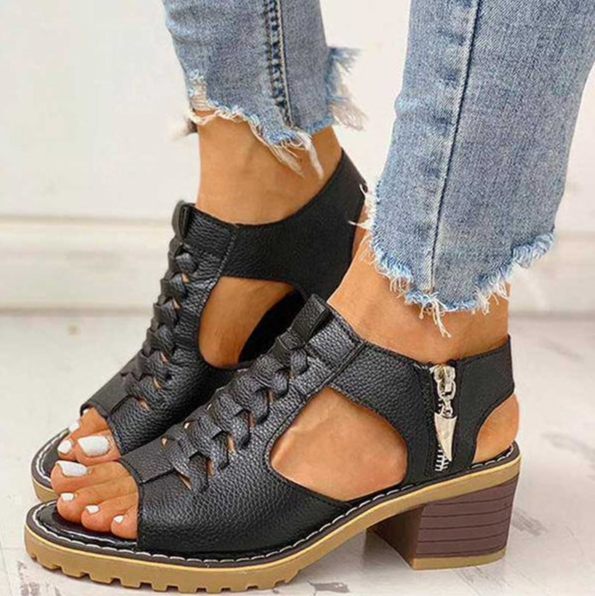Black / 12